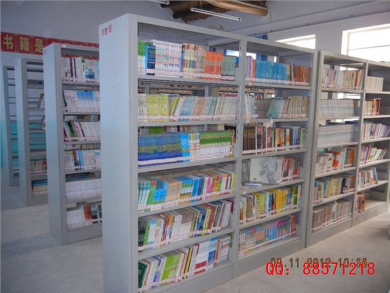 中学图书室书架