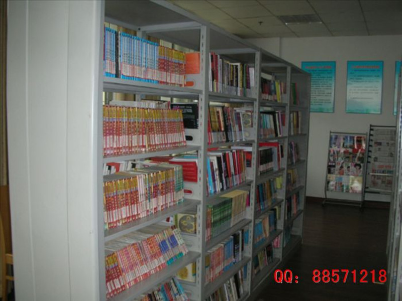 小学图书室书架